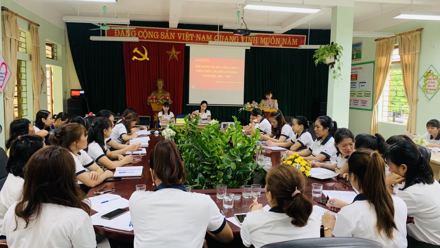 TỔ CHỨC HỘI NGHỊ CC, VC, NLĐ NĂM HỌC 2022-2023