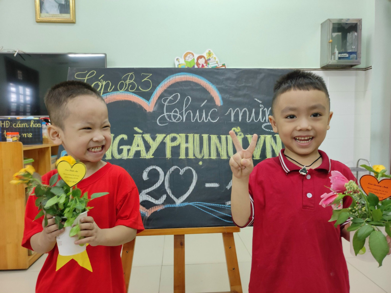 CHÀO MỪNG 20-10 CỦA CÔ VÀ TRÒ TRƯỜNG MN PHÚ LƯƠNG I